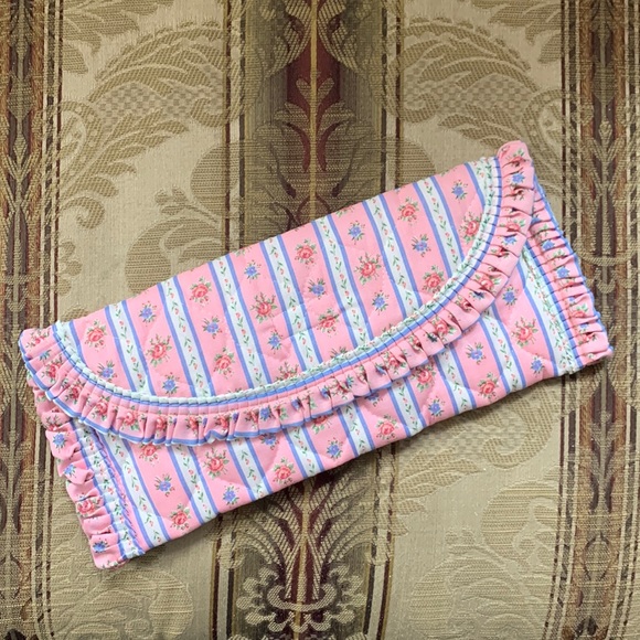 Vintage Handbags - Vintage envelope pouch quilted floral ruffle travel pouch pink